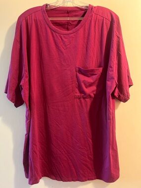 Relaxed Short-Sleeve Pocket Tee in Berry Pink